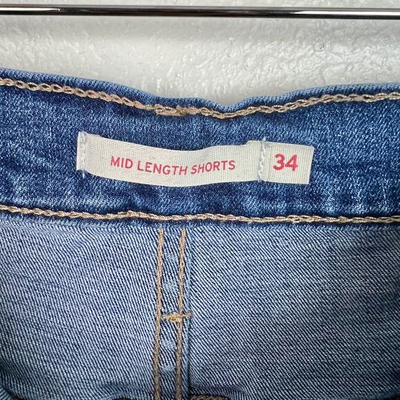 Levi's Mid Length Denim Blue Jean Distressed Cuffed Shorts Size 34 - Picture 3 of 10